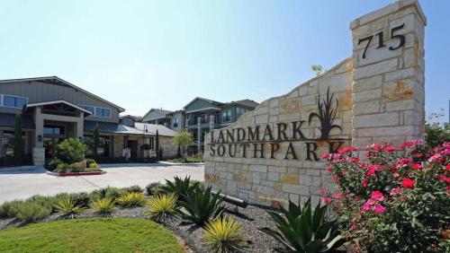 Landing at Bridge at Southpark Meadows - 3 Bedrooms in Slaughter Creek in Austin, USA