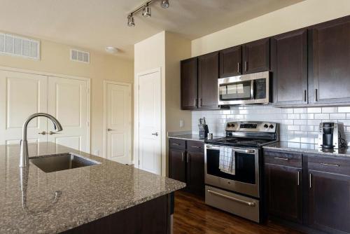 Landing at Bridge at Southpark Meadows - 3 Bedrooms in Slaughter Creek in Austin, USA