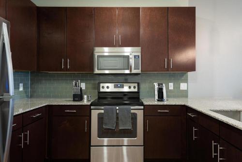 Landing at Bridge at Southpark Meadows - 1 Bedroom in Slaughter Creek in Austin, USA