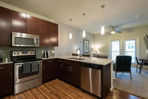 Landing at Bridge at Southpark Meadows - 1 Bedroom in Slaughter Creek in Austin, USA