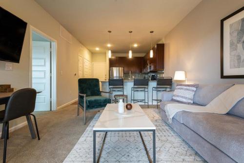Landing at Bridge at Southpark Meadows - 1 Bedroom in Slaughter Creek in Austin, USA