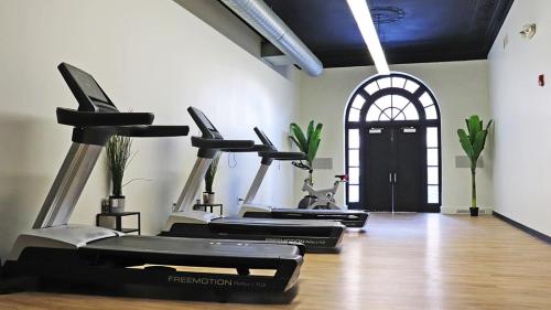 Landing at 275 on the Park - Annex - 1 Bedroom in De Baliviere Place in Tower Grove, USA