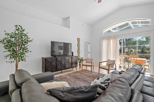 Stunning 4-bedroom Villa w/ Pool - Close to Disney Parks and Gulf Courses! - Highlands Reserve, FL