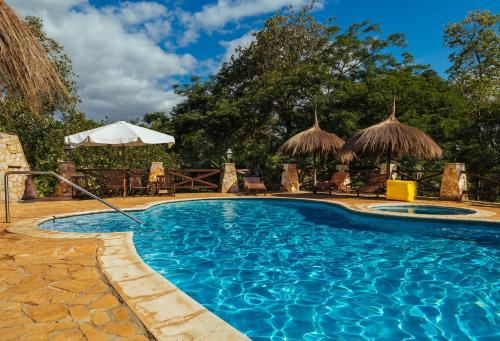泳池, Mbuni Granja de Avestruz in 聖伯納迪諾