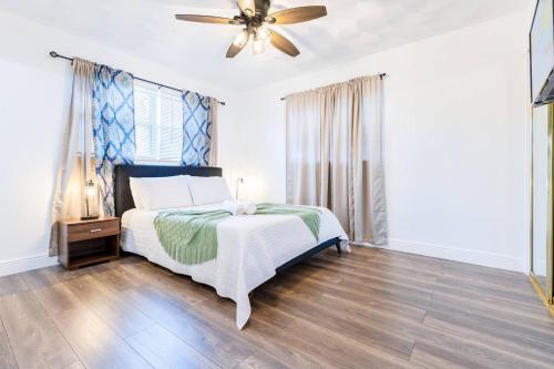 Tropical House Pool Table, Jacuzzi, Nearby Beach in Pompano Beach, USA