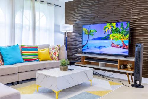 Tropical House Pool Table, Jacuzzi, Nearby Beach in Pompano Beach, USA