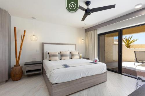 Beachview 3 BR Condo - Oceanfront Pool - Beach in Cabo San Lucas, Mexico