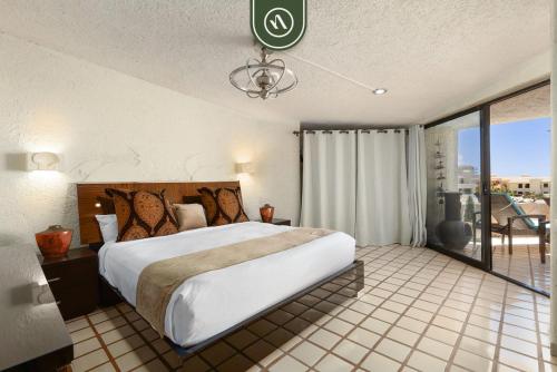 Oceanfront Condo with Private Balcony - Pool in Cabo San Lucas, Mexico