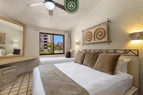Oceanfront Condo with Private Balcony - Pool in Cabo San Lucas, Mexico