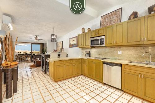 Oceanfront Condo with Private Balcony - Pool in Cabo San Lucas, Mexico