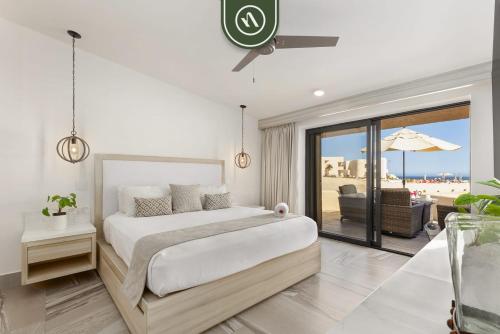 Fully Renovated 3 BR Condo - Oceanfront - Pool in Cabo San Lucas, Mexico