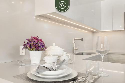 Fully Renovated 3 BR Condo - Oceanfront - Pool in Cabo San Lucas, Mexico