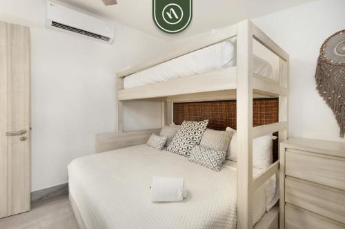 Fully Renovated 3 BR Condo - Oceanfront - Pool in Cabo San Lucas, Mexico