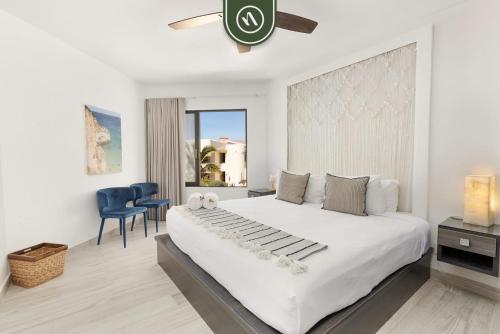 Luxury Beachfront 2 BR Condo - Pool - King Beds in Cabo San Lucas, Mexico