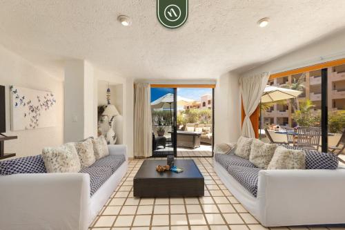 Oceafront 2 BR Condo - Pool - King Beds 3x in Cabo San Lucas, Mexico