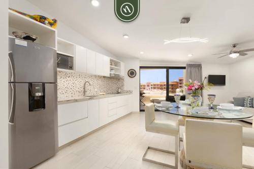 Oceanfront 1 BR Condo - Pool - Beach - King Bed in Cabo San Lucas, Mexico