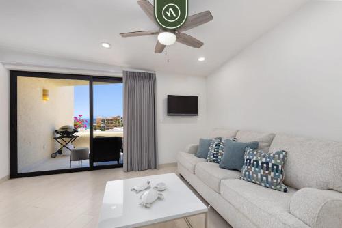 Oceanfront 1 BR Condo - Pool - Beach - King Bed in Cabo San Lucas, Mexico