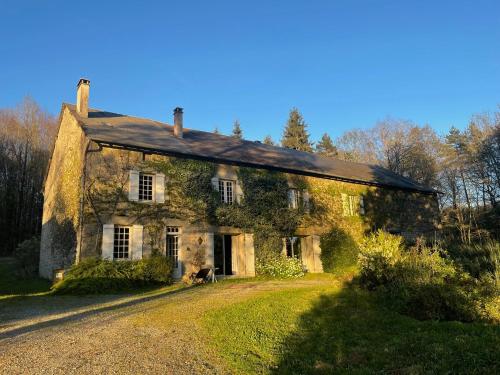 Grande maison familiale, havre de paix en Limousin en pleine nature, piscine gîte à louer Champnétery