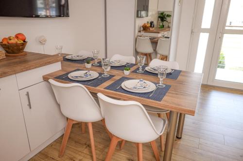 APARTAMENT 15B BLUE MARINE Poddąbie Basen Odkryty Brodziki Plac Zabaw