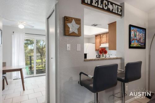 2 Miles to DT Updated Pet-Friendly Home for Four in Austin, USA