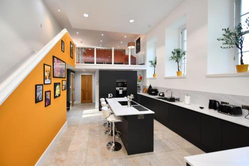 20 The Courtyard, Ballochmyle House in Очінлек