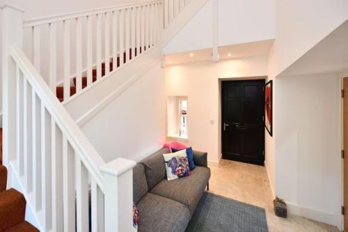 20 The Courtyard, Ballochmyle House in Очінлек