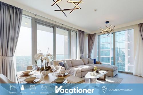 Vacationer Holiday Homes I Exquisite 2 Bedroom I Stunning City Skyline View I Downtown, Дубай