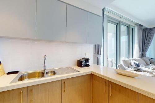 Vacationer Holiday Homes I Exquisite 2 Bedroom I Stunning City Skyline View I Downtown, Dubai (Foto 9)