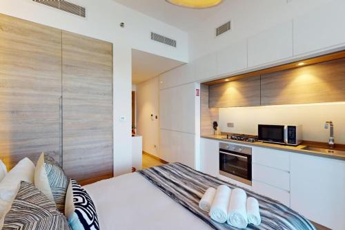 Vacationer Holiday Homes I Gorgeous Studio with City Skyline View I Prime Location in Marina, Dubái (foto 8)