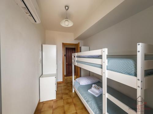 Garden & Sea View - Free Beach Access and Garage - WiFi, Varazze (foto 9)
