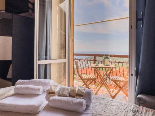 Garden & Sea View - Free Beach Access and Garage - WiFi, Varazze (foto 7)