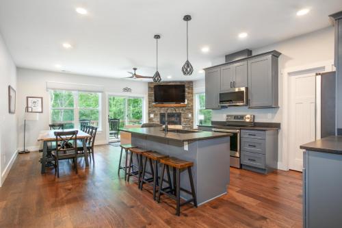 Kitchen, Townsend Gem: Retreat with Hot Tub & Fire Pit near Cades Cove