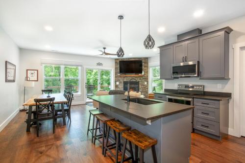 Kitchen, Townsend Gem: Retreat with Hot Tub & Fire Pit near Cades Cove