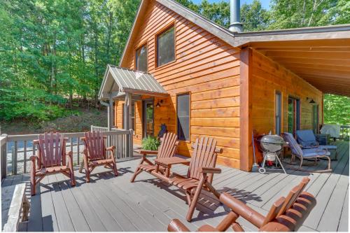 Beautiful Blue Ridge Cabin Mountain and Lake Views! in Blue Ridge, USA