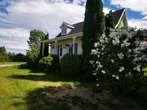 A szálláshely kívülről, Jolie maison sur notre ranch in Sacré-Coeur (QC)