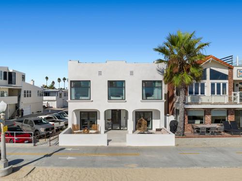 West Oceanfront Oasis 4 - Tap to explore photos