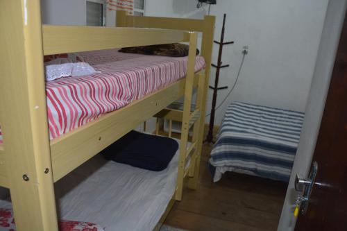 1 queen bed, 1 bunk bed
