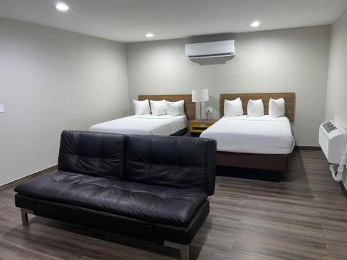 Days Inn by Wyndham El Centro - image 10