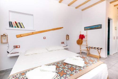 Ailouros summer hotel chambre d'hôte Schoinoússa