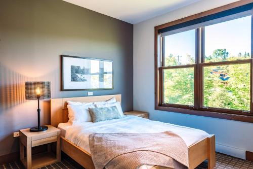 Lakefront, Mountain View - 2 Bds Superior Resort Suite