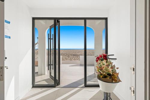 1628 West Oceanfront Oasis 5 in Newport Beach, USA