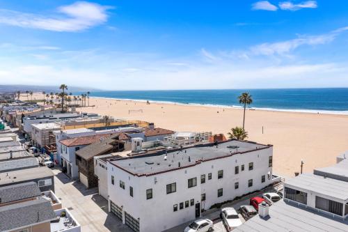 West Oceanfront Oasis 5 - Tap to explore photos