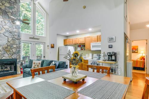 Cabin with Deck and Screened-In Porch in New Market! in New Market (VA)