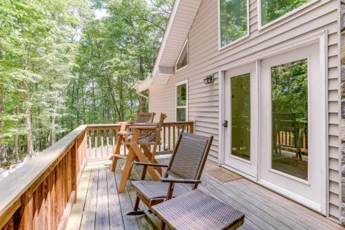 Cabin with Deck and Screened-In Porch in New Market! in New Market (VA)