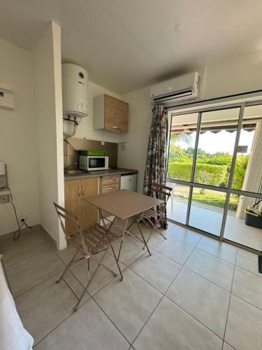 バイムブリッジ Appartement a la marina Residence HOTEL VILLAGE SOLEIL Le Gosier 3つ星 シングルルーム スイート
