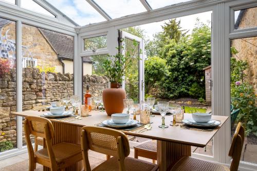 Сад, Chipping Campden Shabby Chic on Famous High Street in Чіппінг Кемпден