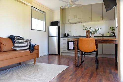 The Jetty Hut - Lake Frontage Barmera Riverland in บาร์เมรา