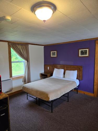 2 double beds, 1 twin bed
