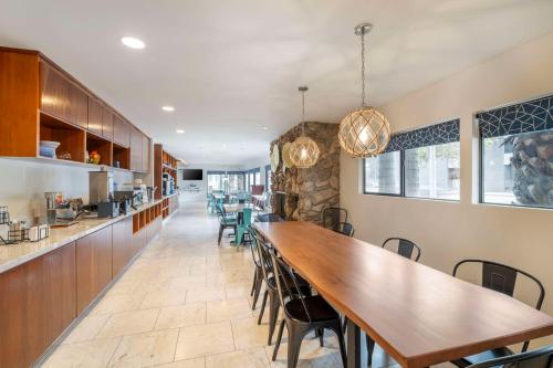 Best Western Plus Inn of Ventura - image 10