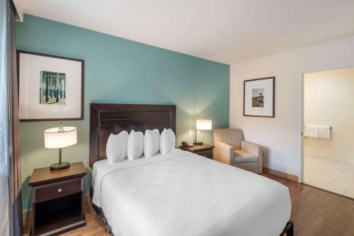 Best Western Plus Inn of Ventura - image 3